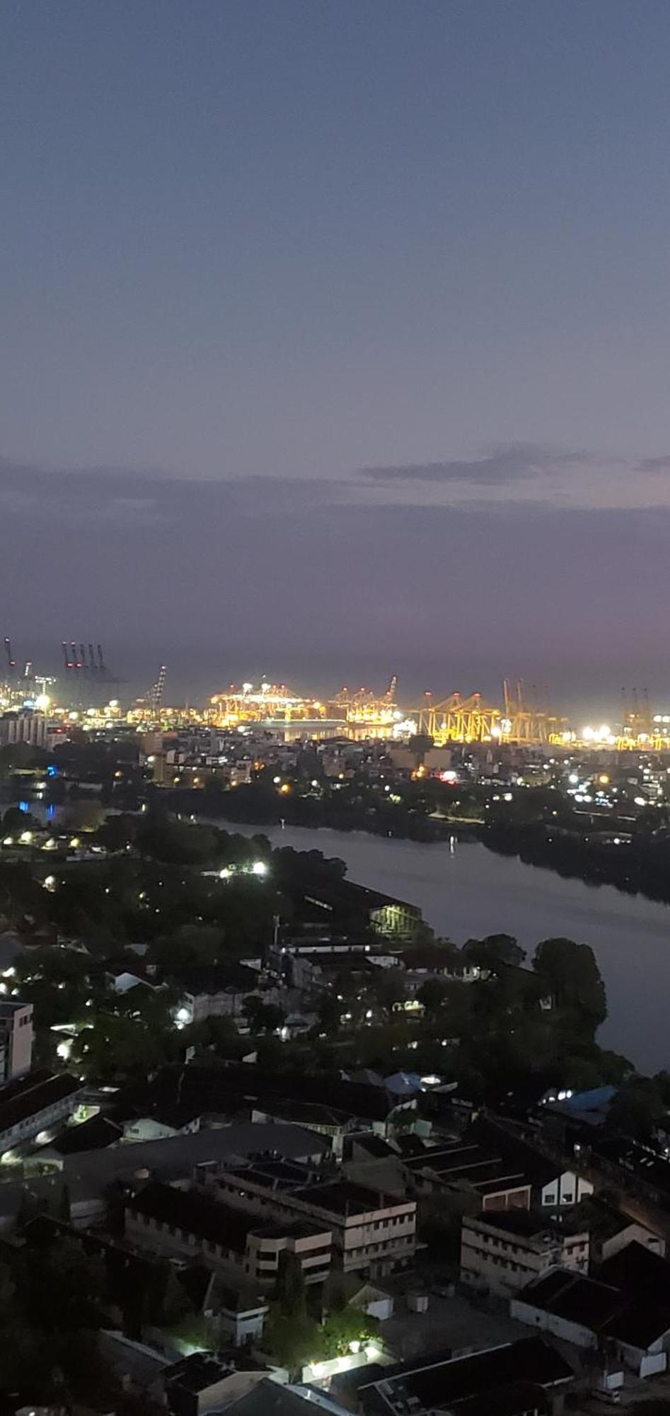 Luxury 32nd Floor 2 Bed-2 Bath With Pool, Harbour & Lotus Tower Views *