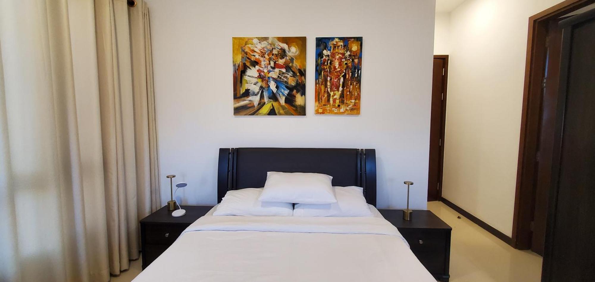Luxury 32nd Floor 2 Bed-2 Bath With Pool, Harbour & Lotus Tower Views